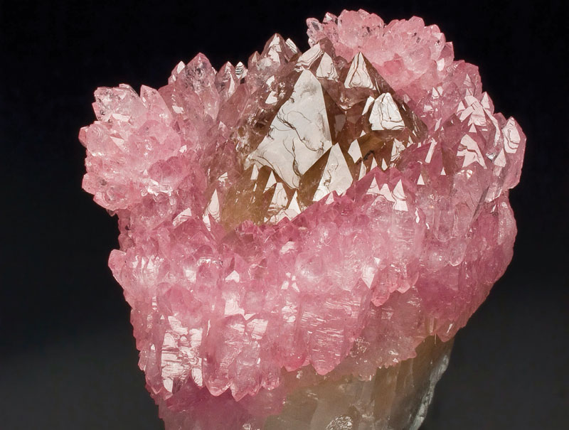 QUARTZ COUNTERTOPS: THE EPITOME OF ELEGANCE AND ENDURANCE
